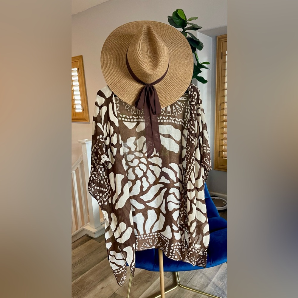 NWOT Vince Camuto Hat and Cover Up Set Women’s One Size